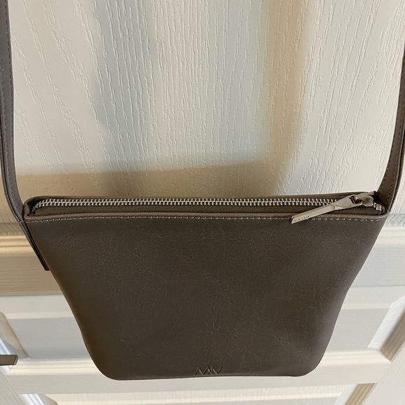 MAT & NAT - SAM VEGAN CROSSBODY BAG - GREY - Picture 5 of 8